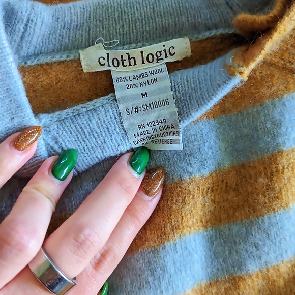 Very Soft Classic Sweater - Picture 7 of 8